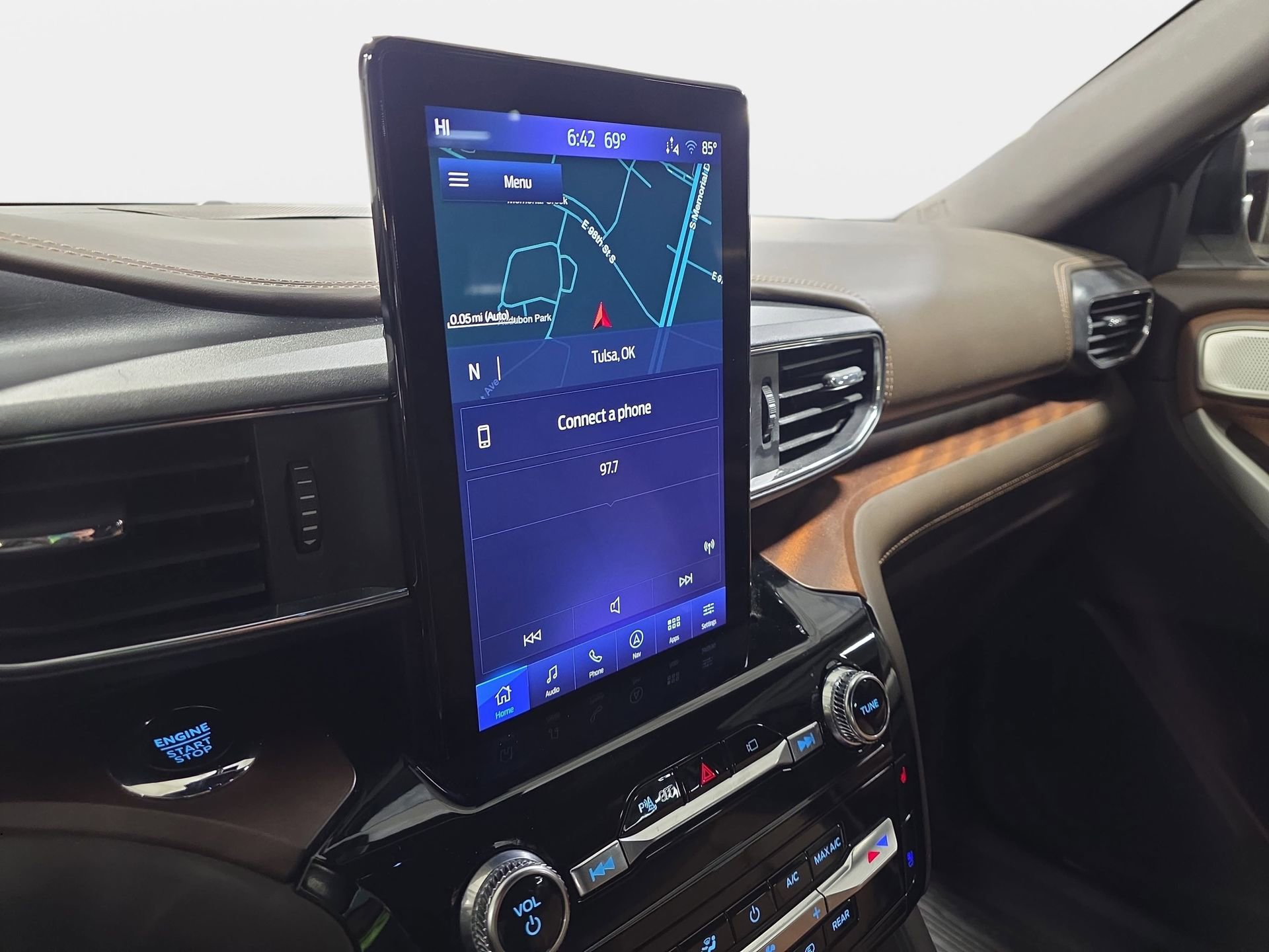 Used 2023 Ford Explorer King Ranch w/ Technology Package image 21