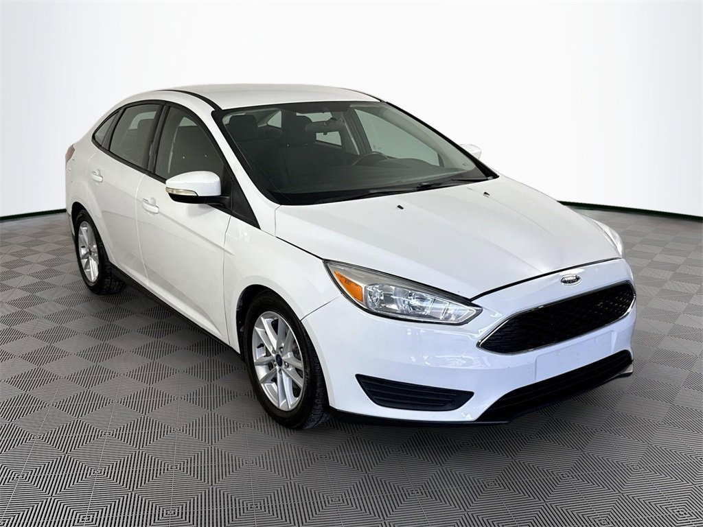 Used 2017 Ford Focus SE w/ Cold Weather Package image 4