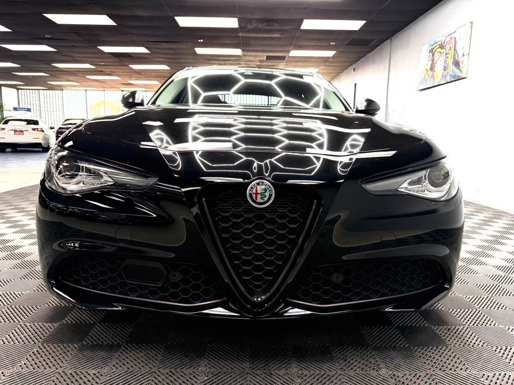 Used 2021 Alfa Romeo Giulia Sprint w/ Nero Edizione RWD image 3