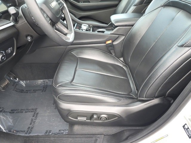 Used 2024 Jeep Grand Cherokee L Limited w/ Luxury Tech Group II image 15