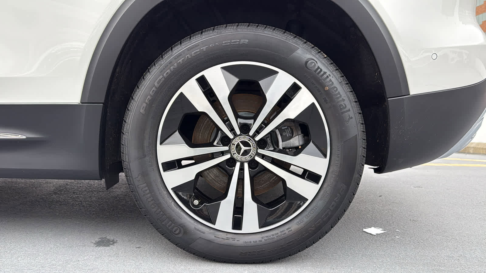 Used 2025 Mercedes-Benz GLB 250 4MATIC image 12