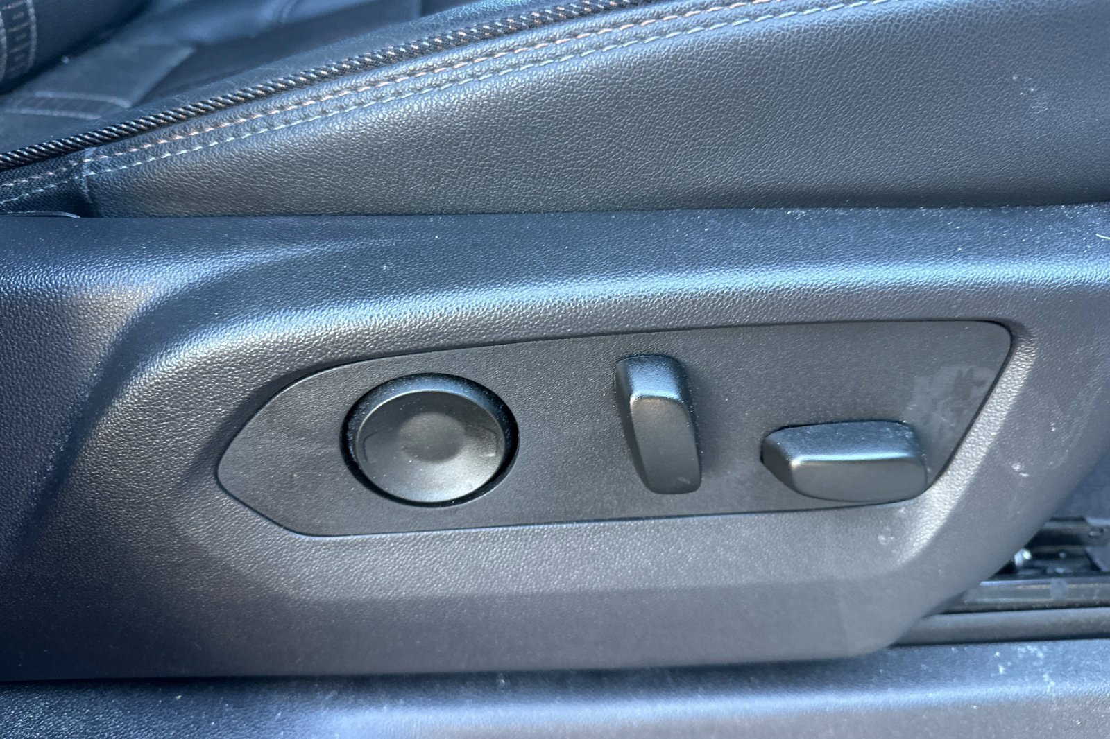 Used 2025 Chevrolet Silverado 1500 High Country w/ Technology Package image 22