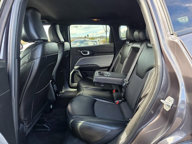 Used 2024 Jeep Compass Latitude image 16