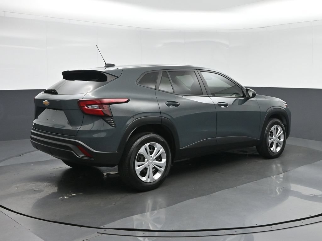Used 2025 Chevrolet Trax LS FWD image 7
