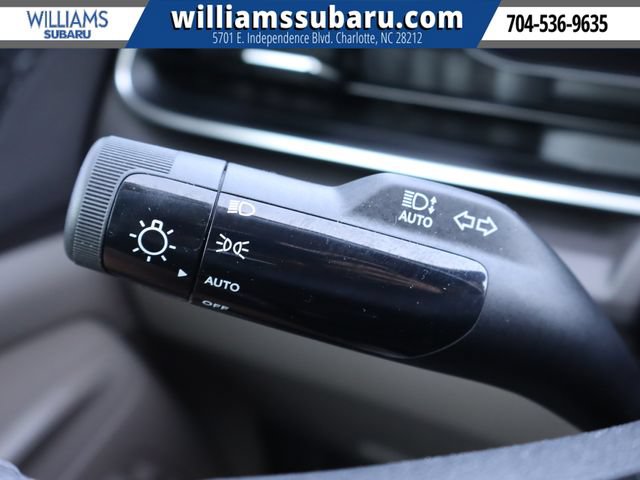 Used 2025 Kia Carnival EX FWD image 23