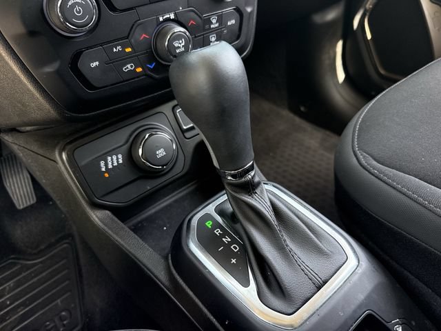 Used 2023 Jeep Renegade Latitude AWD/4WD image 19