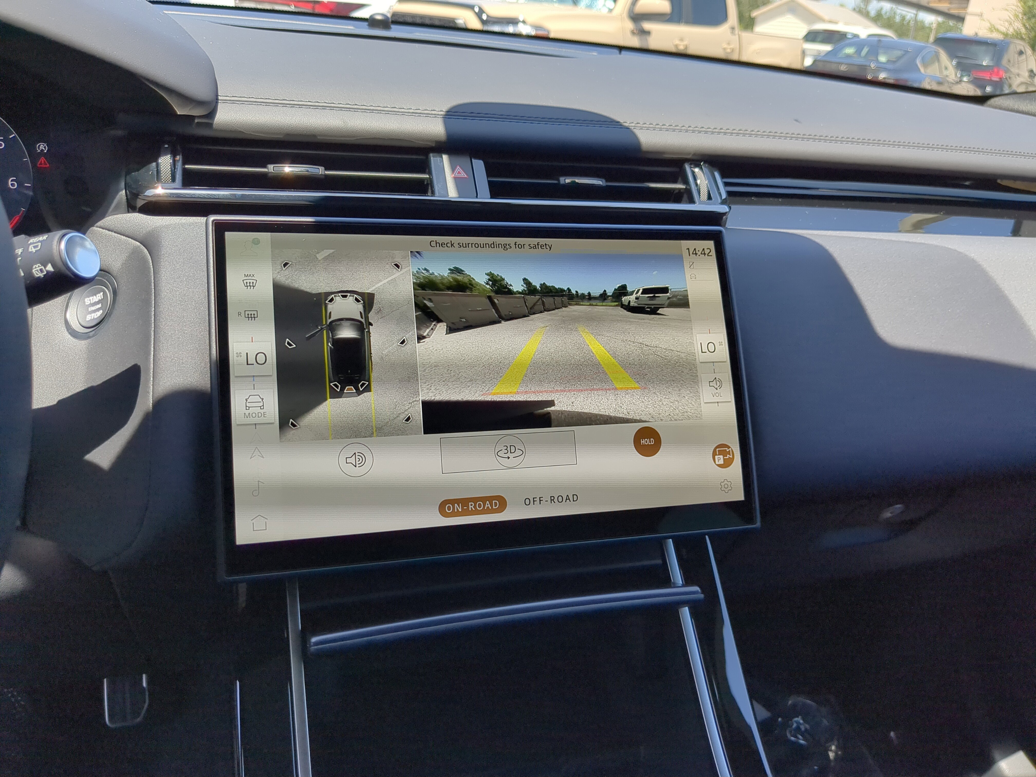 New 2026 Land Rover Range Rover Velar Dynamic SE image 21