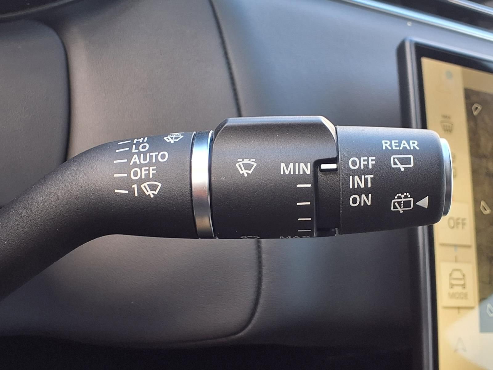 Used 2025 Land Rover Range Rover Sport SE image 16