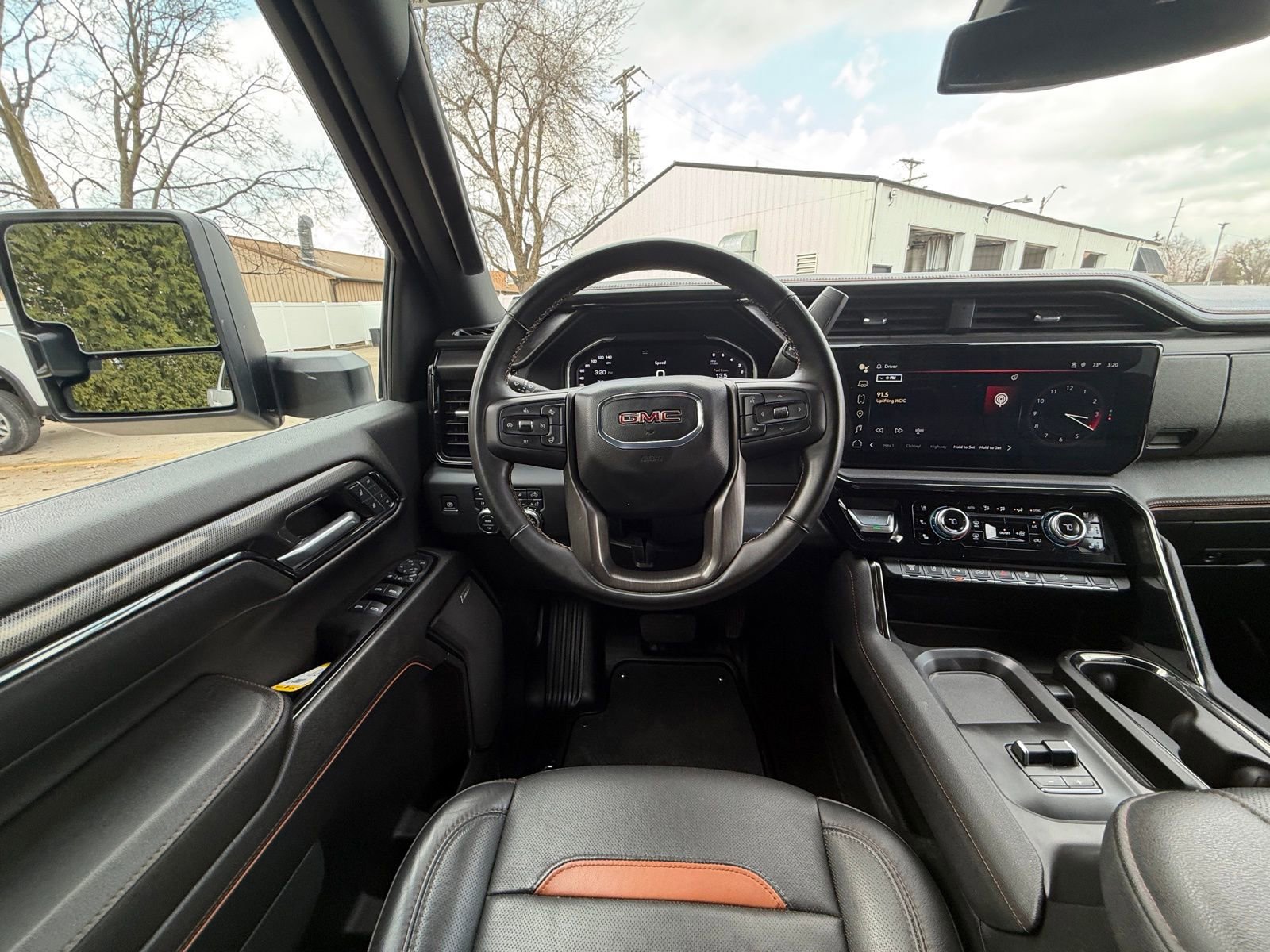 Used 2024 GMC Sierra 2500 AT4 w/ AT4 Preferred Package image 2