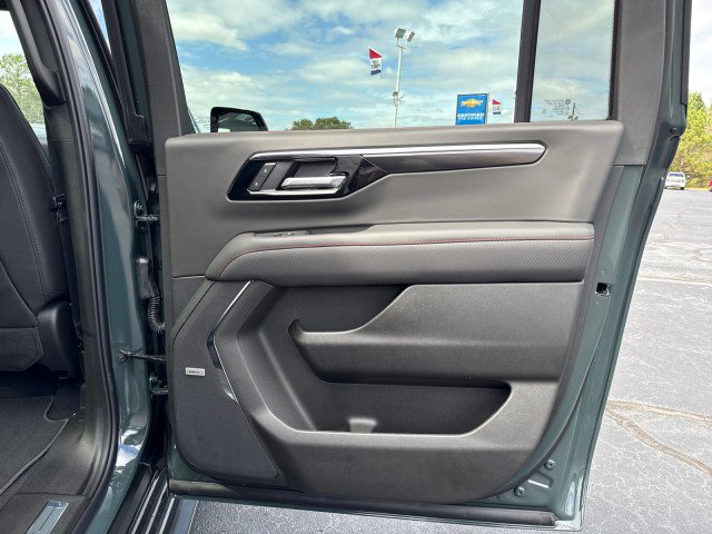 New 2026 Chevrolet Suburban RST image 17