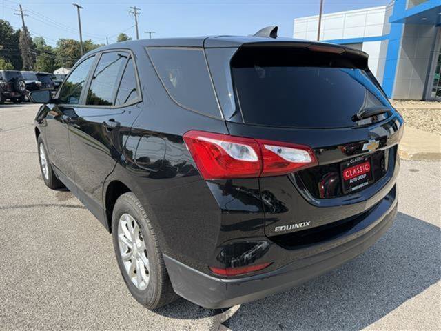 Used 2020 Chevrolet Equinox LS w/ LS Convenience Package image 4