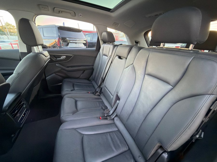 Used 2022 Audi Q7 3.0T Premium Plus w/ Premium Plus Package AWD/4WD image 32