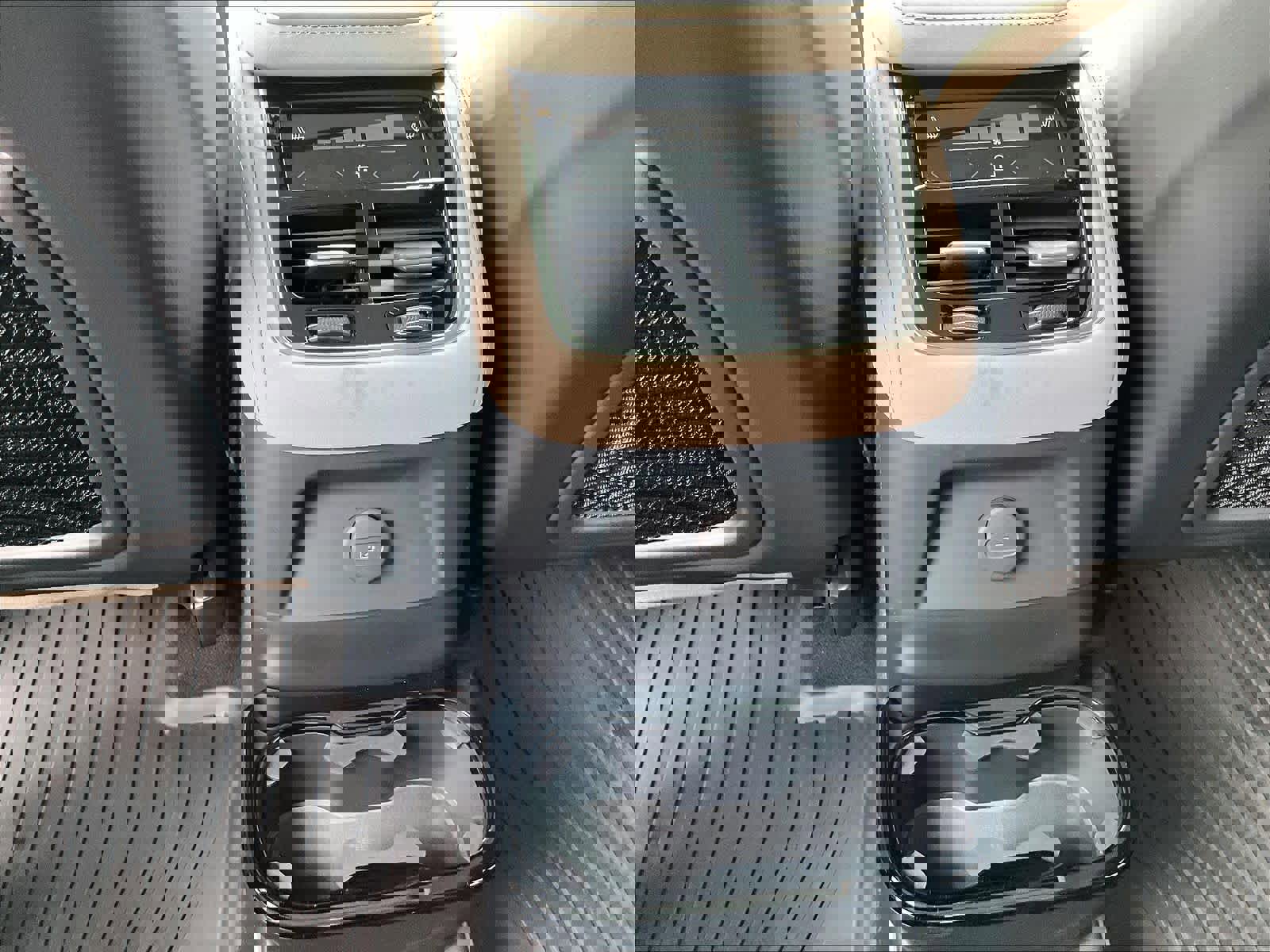 New 2026 Volvo XC90 T8 Ultra w/ Protection Package image 16