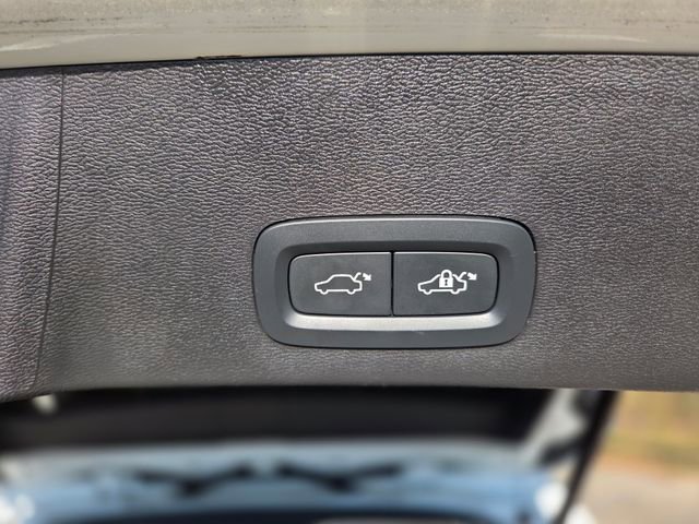 Used 2025 Volvo XC40 B5 Plus image 7