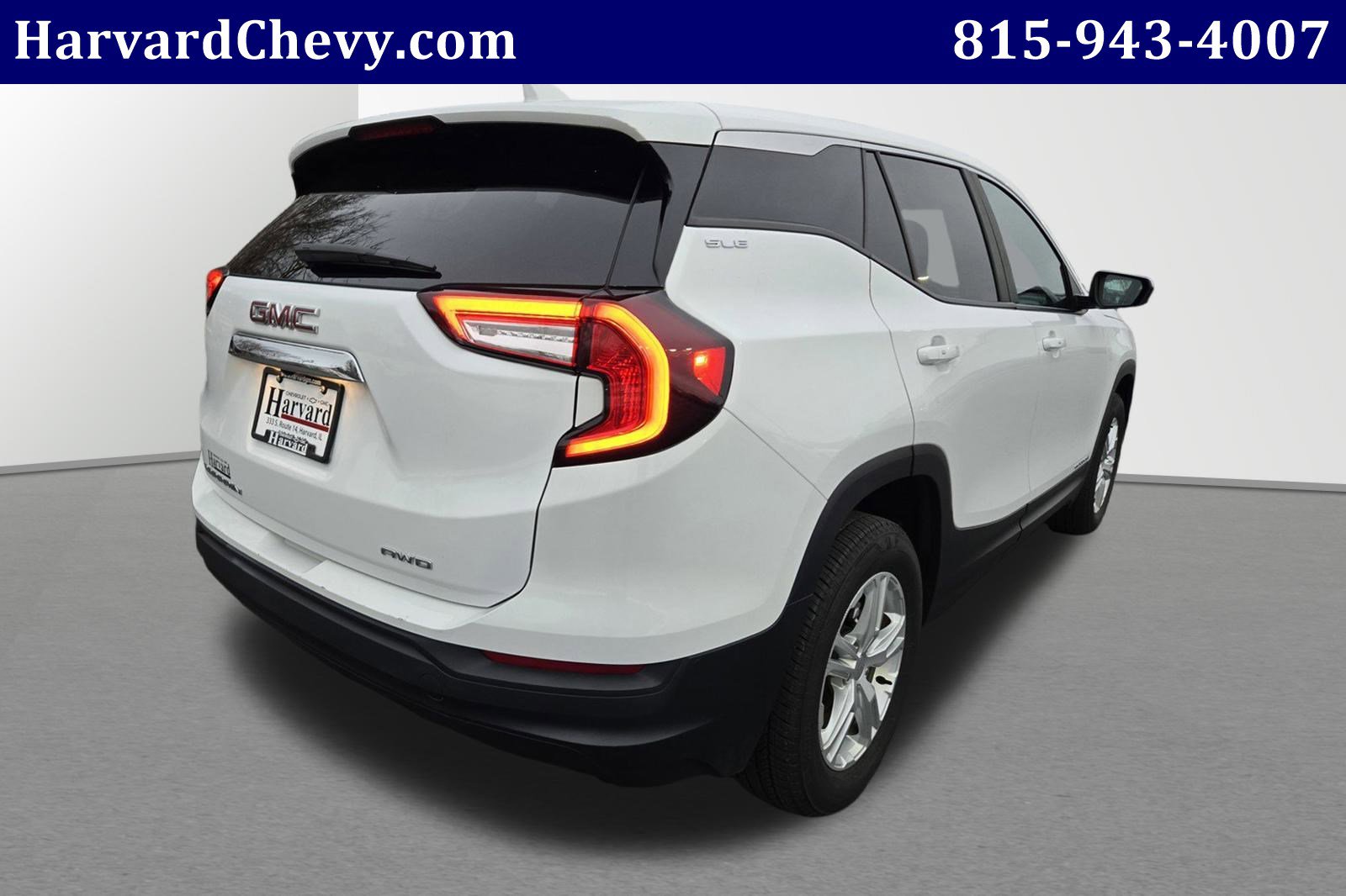 Used 2024 GMC Terrain SLE image 4