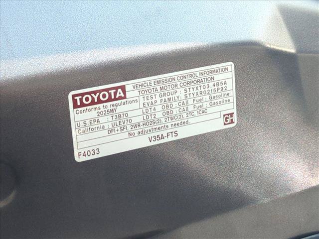 Used 2025 Toyota Tundra Limited AWD/4WD image 27