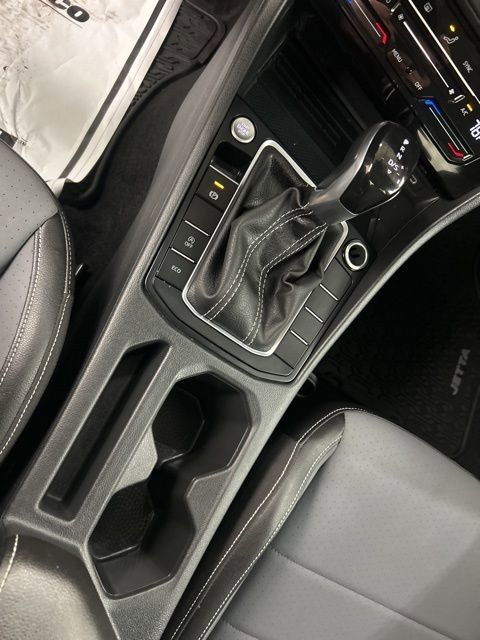 Used 2025 Volkswagen Jetta SE w/ Sunroof Package image 21