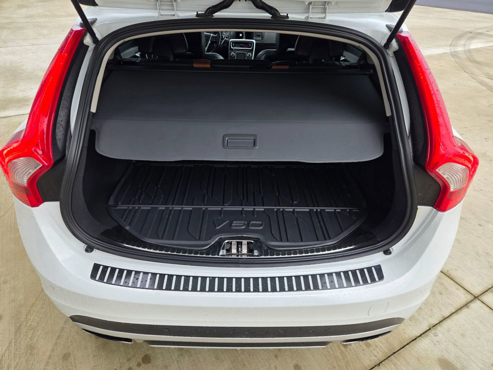 Used 2016 Volvo V60 T5 Cross Country w/ Convenience Package image 16