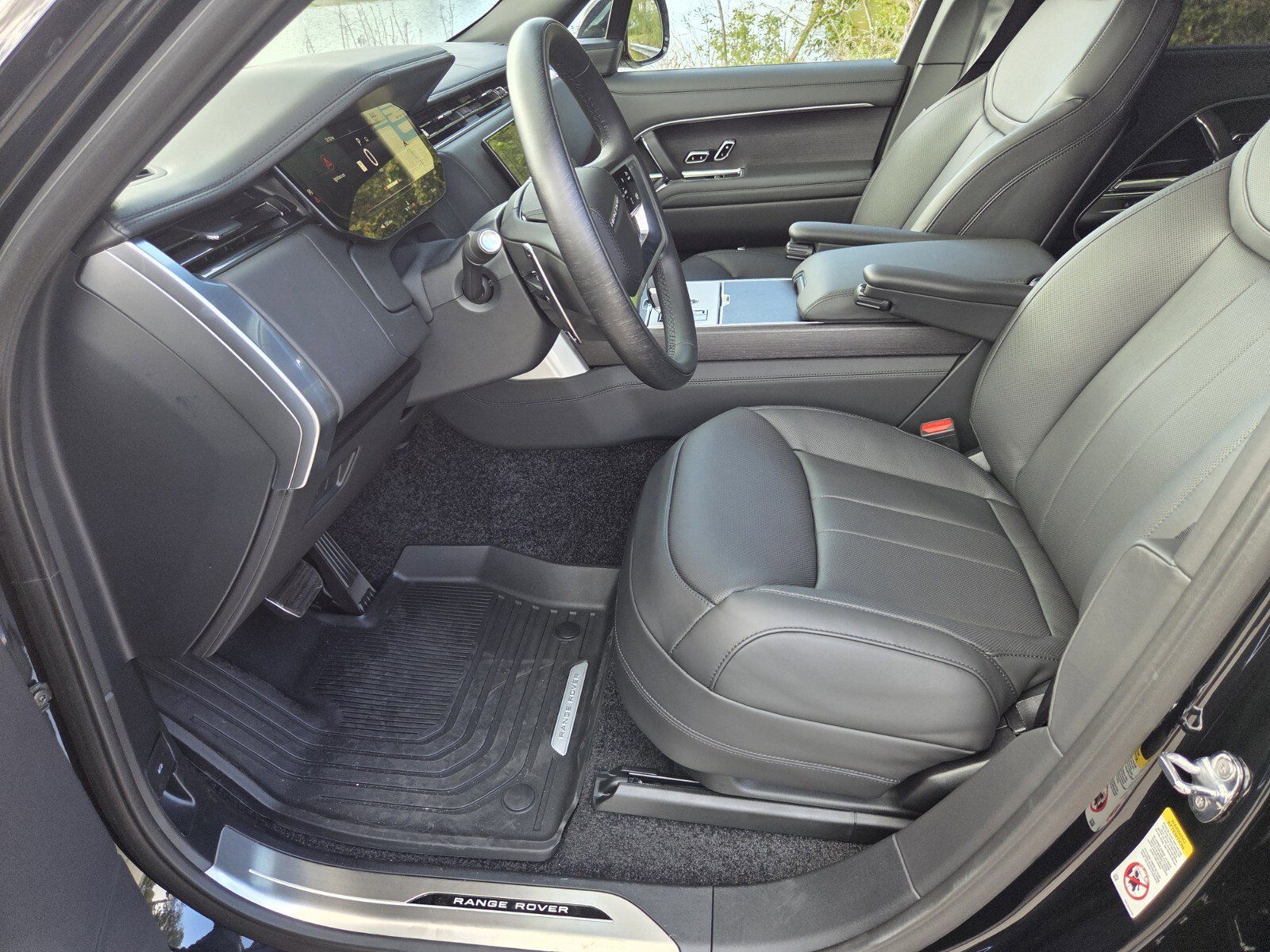 New 2025 Land Rover Range Rover Long Wheelbase SE image 12