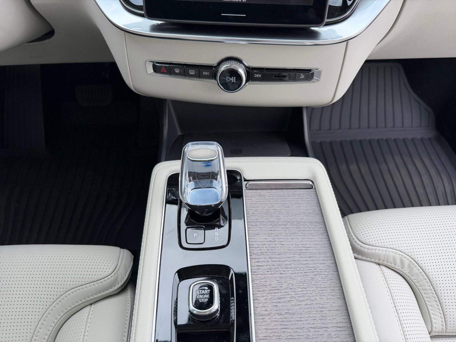New 2026 Volvo XC90 T8 Ultra w/ Protection Package Premier AWD/4WD image 11