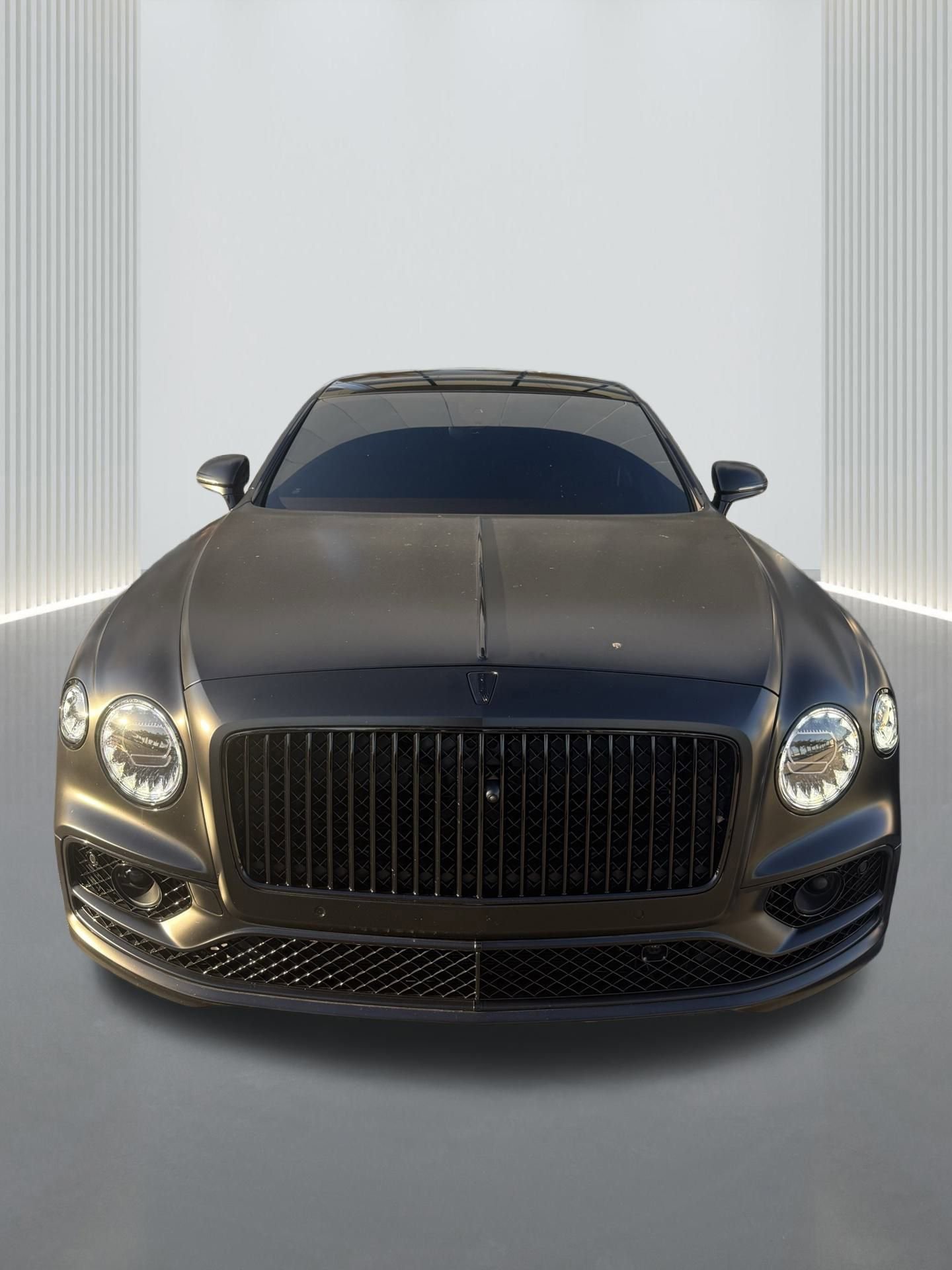Used 2023 Bentley Flying Spur V8 image 2