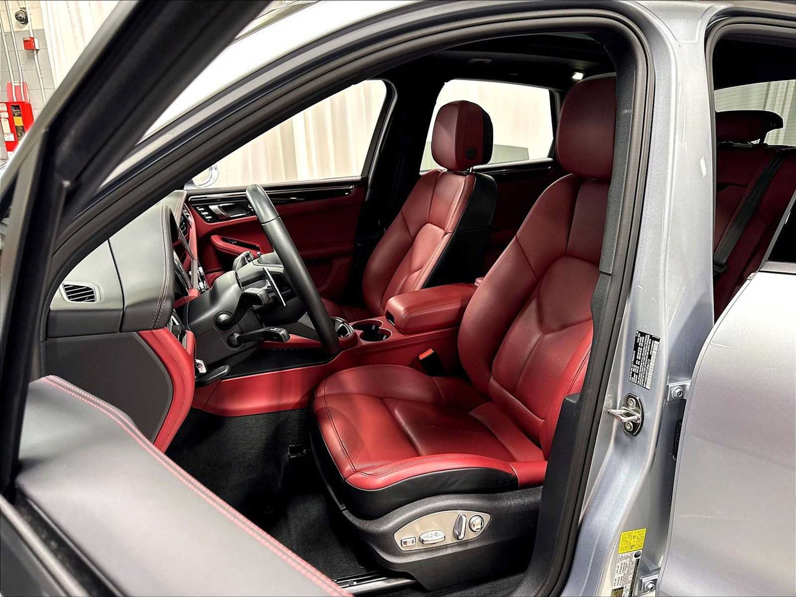 Used 2026 Porsche Macan AWD/4WD image 7