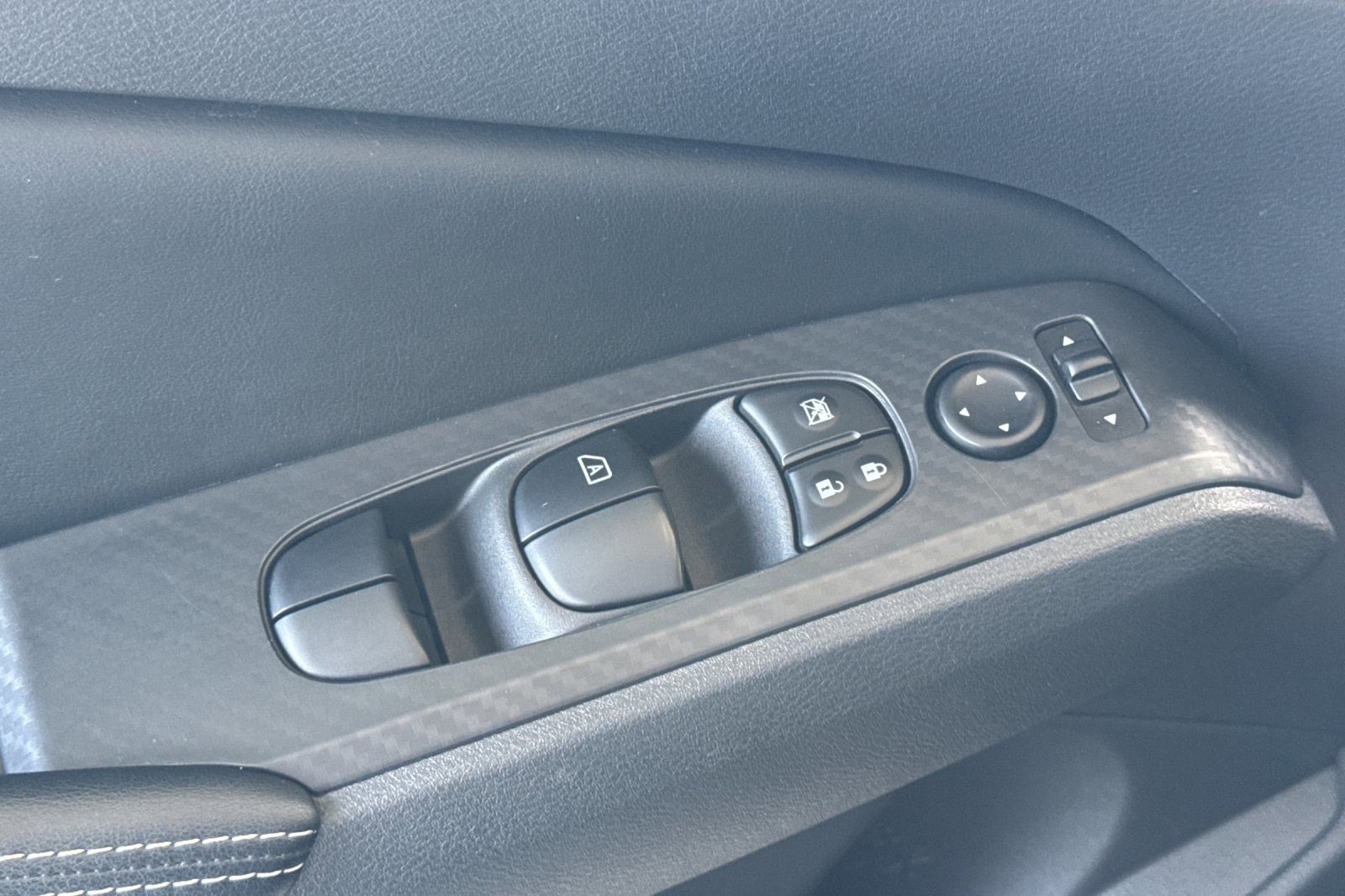 Used 2025 Nissan Altima 2.5 SV image 12