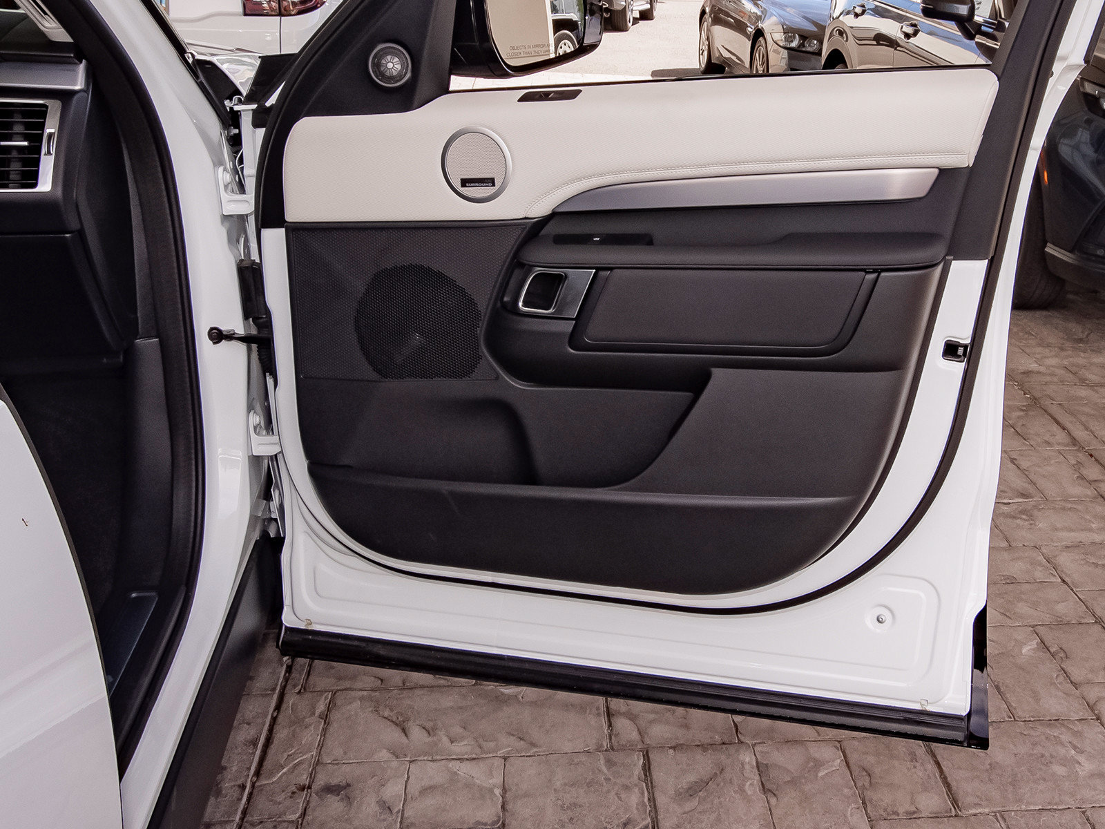 New 2026 Land Rover Discovery Limited Edition AWD/4WD image 42