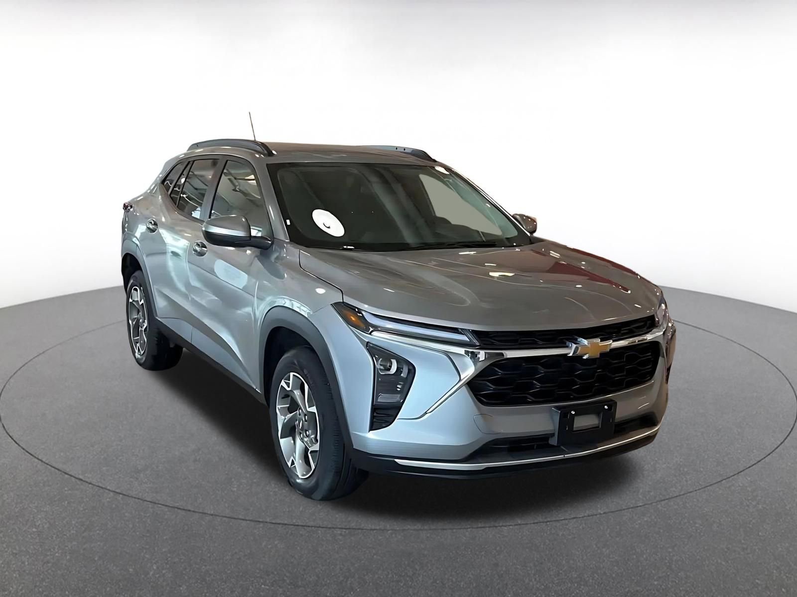Used 2025 Chevrolet Trax LT w/ LT Convenience Package FWD image 3