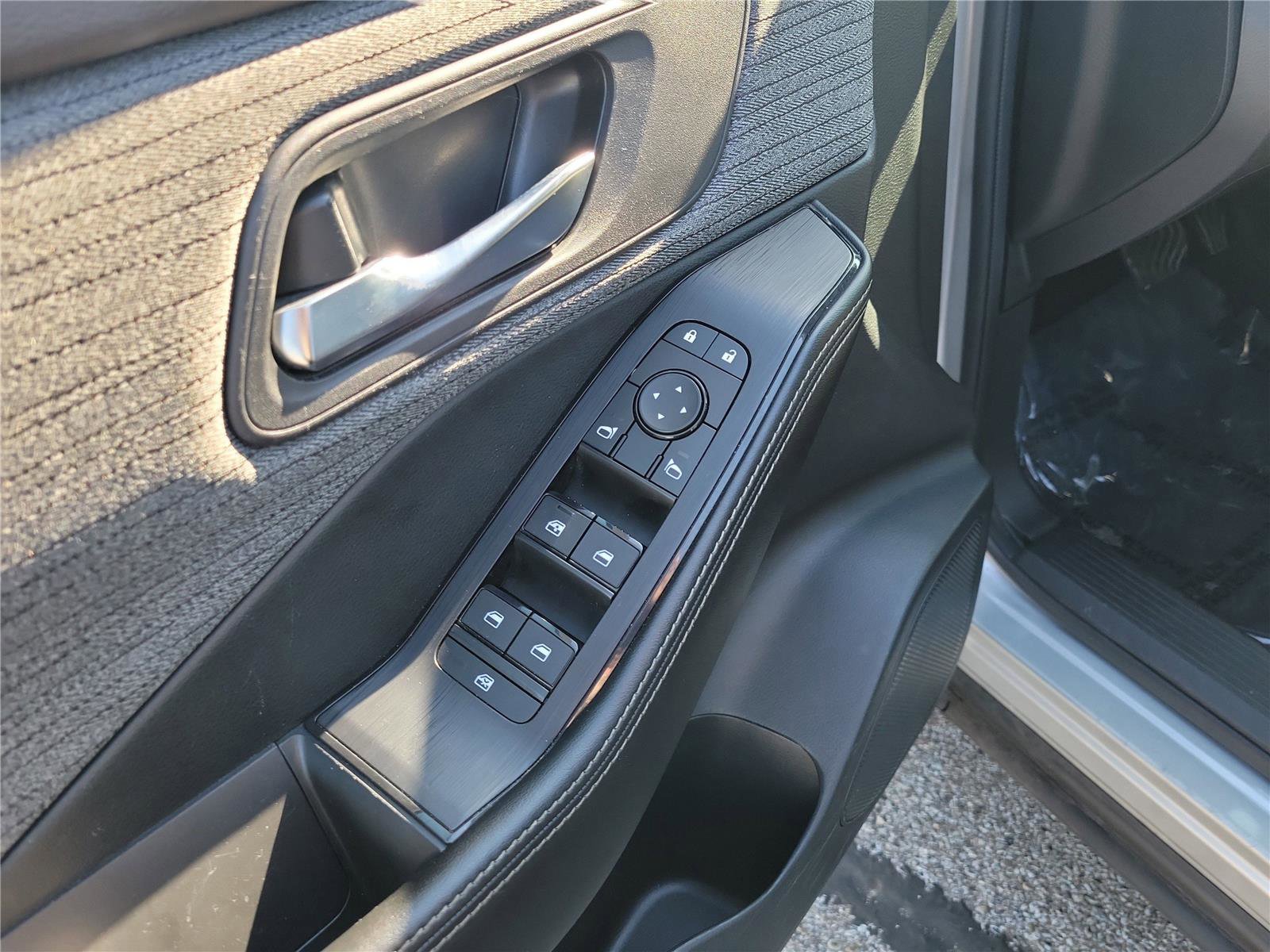 Used 2023 Nissan Rogue SV FWD image 21