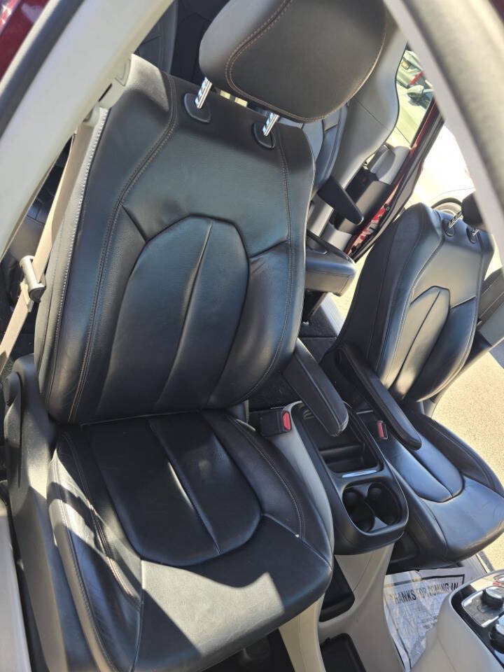 Used 2017 Chrysler Pacifica Touring-L w/ Tire & Wheel Group FWD image 46