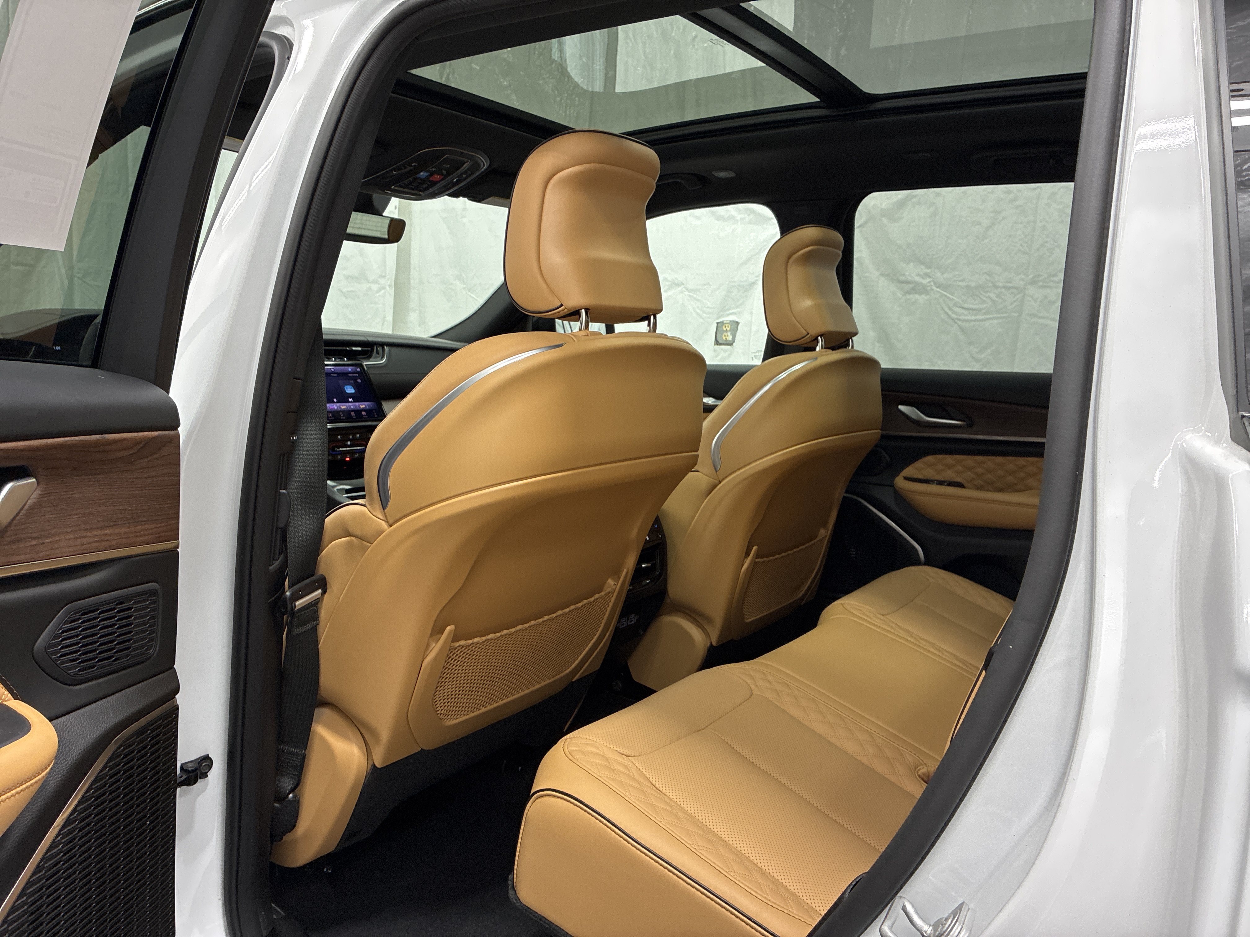 Certified 2025 Jeep Grand Cherokee Summit AWD/4WD image 13