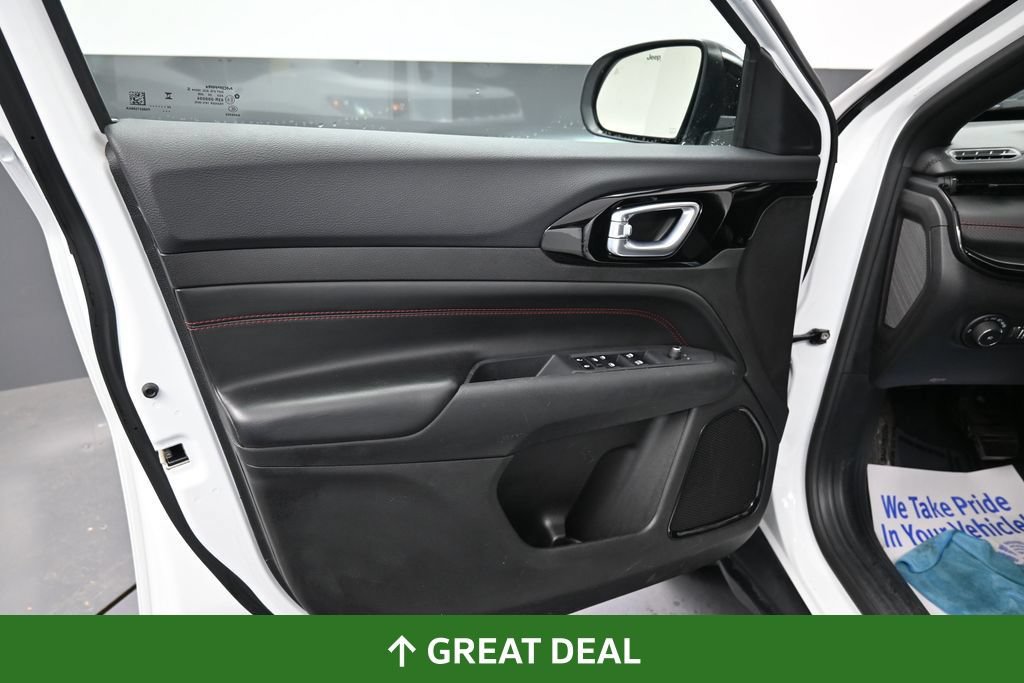 Used 2025 Jeep Compass Trailhawk AWD/4WD image 28