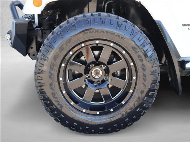 Used 2015 Jeep Wrangler Unlimited Sahara w/ Dual Top Group AWD/4WD image 25