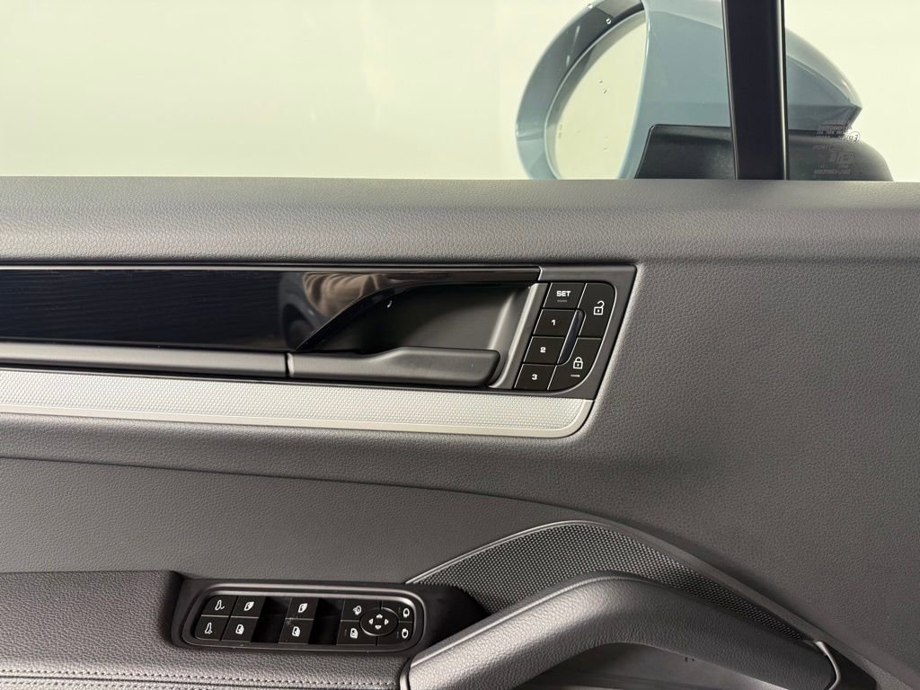 Certified 2025 Porsche Cayenne Coupe image 20