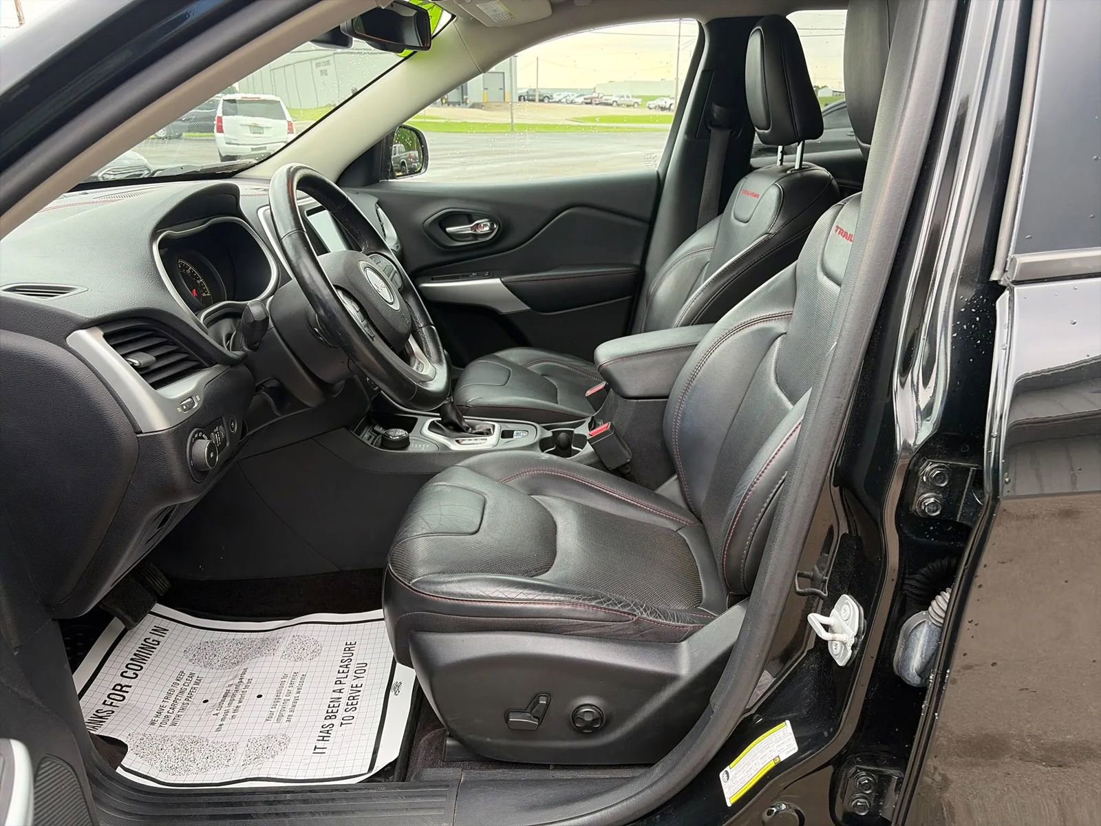 Used 2018 Jeep Cherokee Trailhawk AWD/4WD image 14