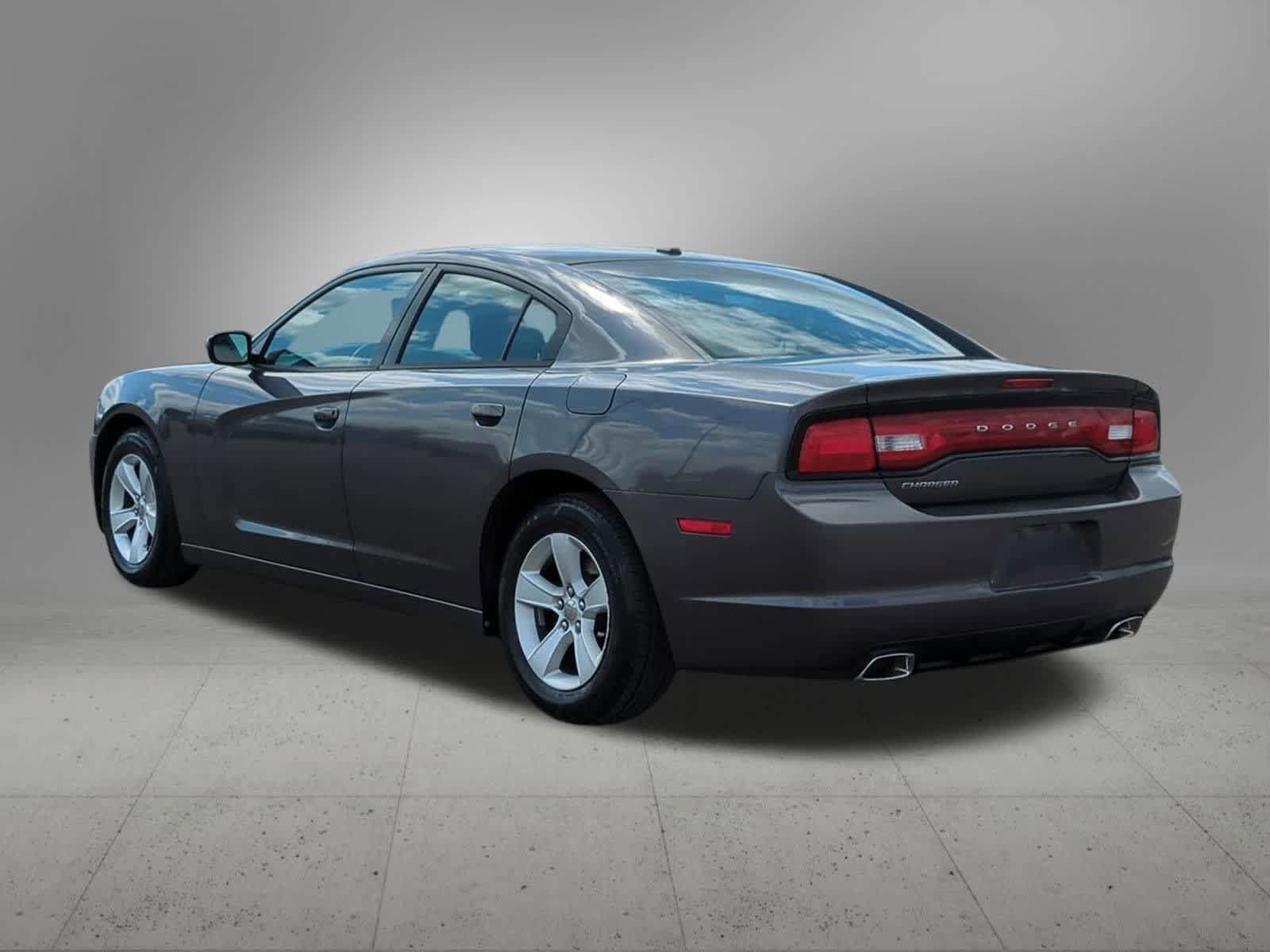Used 2014 Dodge Charger SE RWD image 4