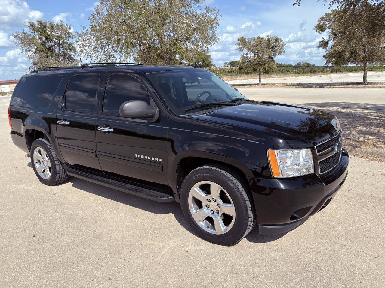 Used 2011 Chevrolet Suburban LS RWD image 37