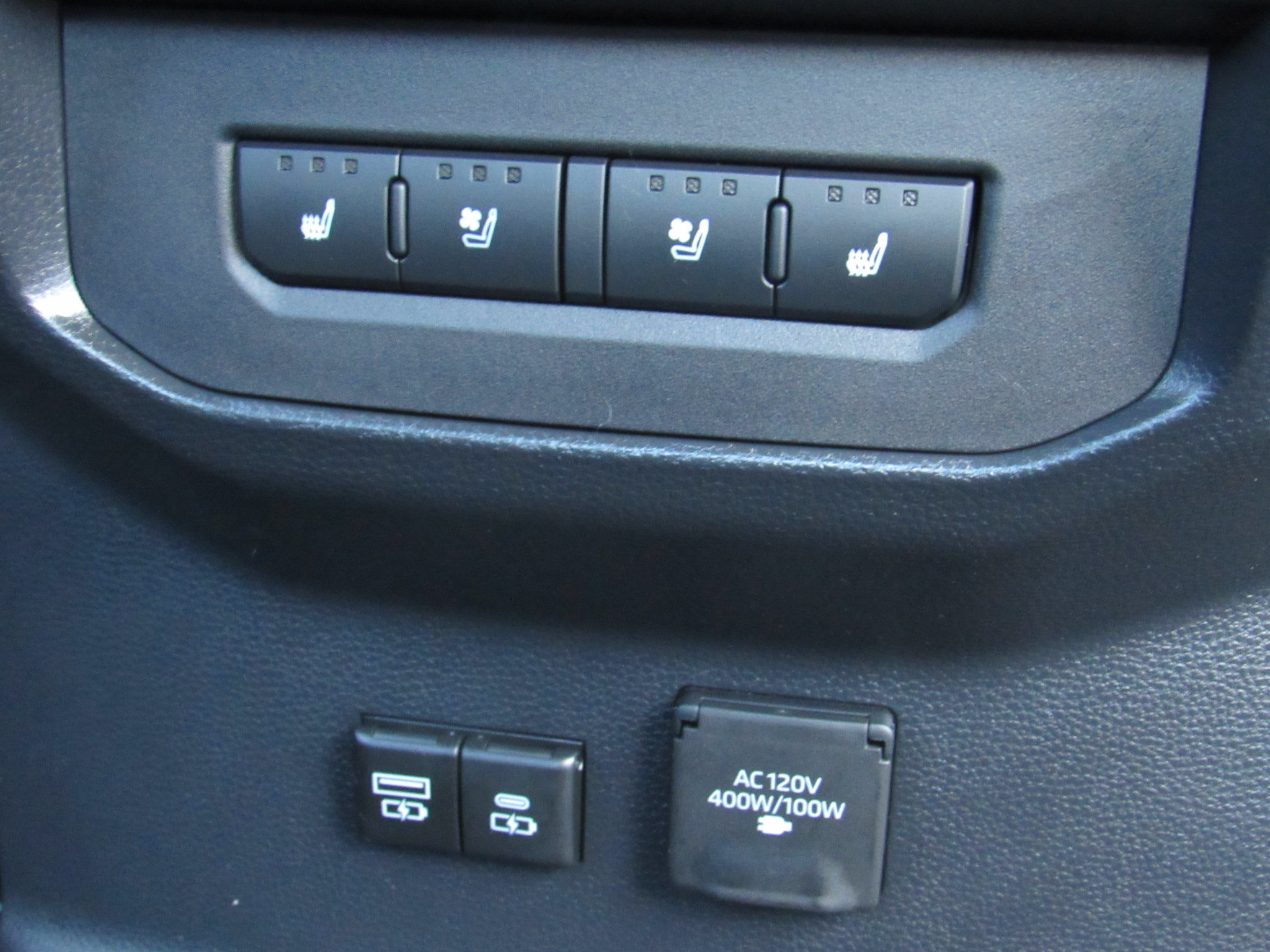 Used 2023 Toyota Tundra Platinum AWD/4WD image 40