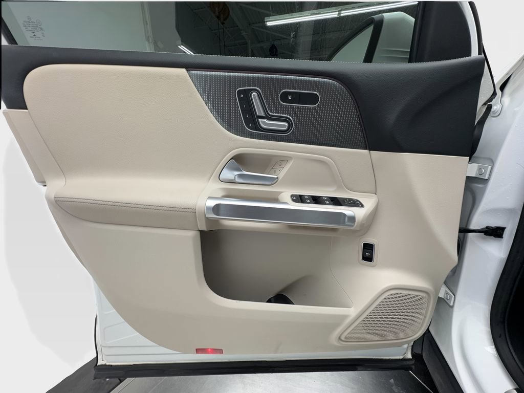 Used 2021 Mercedes-Benz GLB 250 image 23