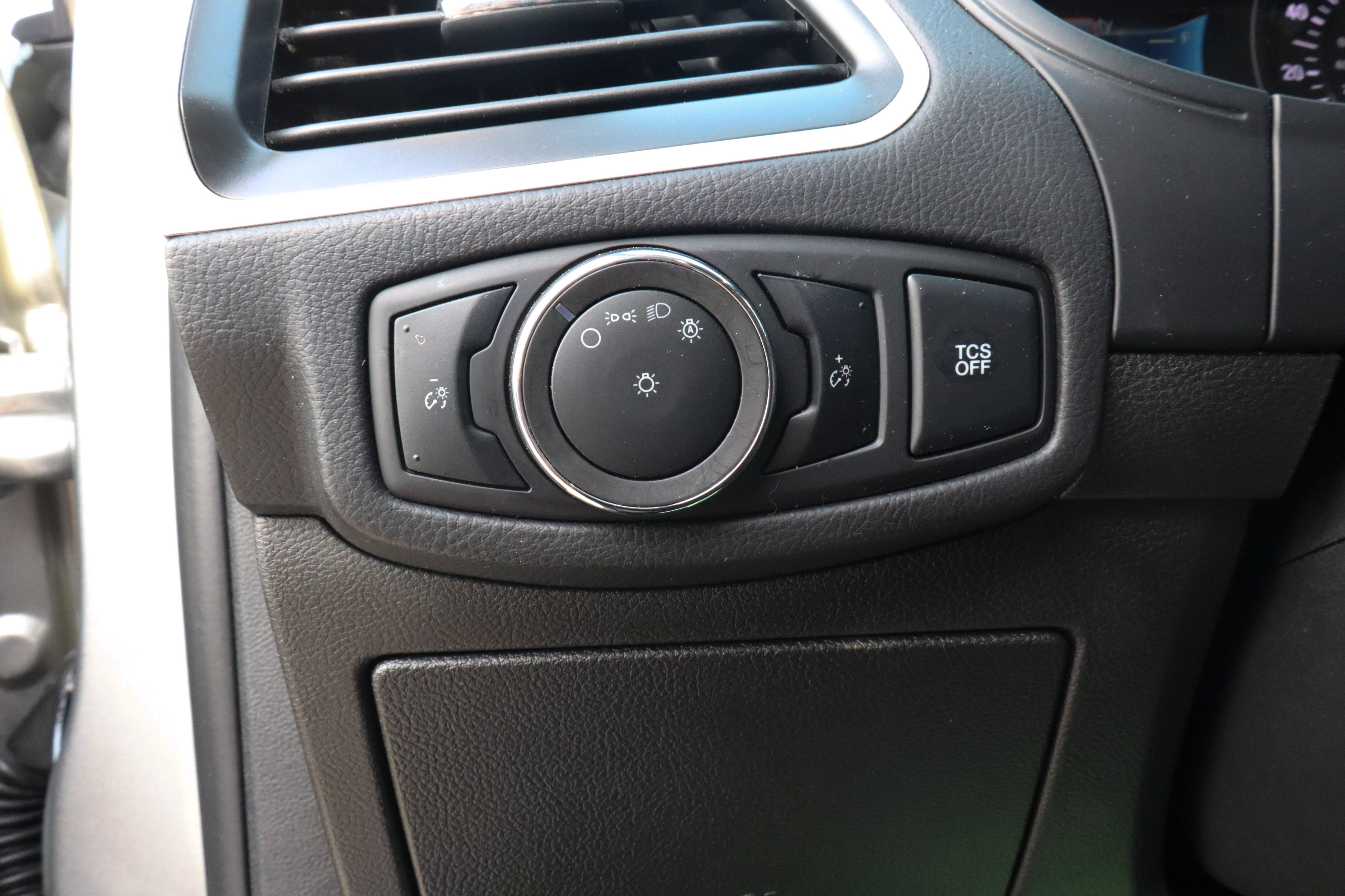 Used 2024 Ford Edge SEL AWD/4WD image 15