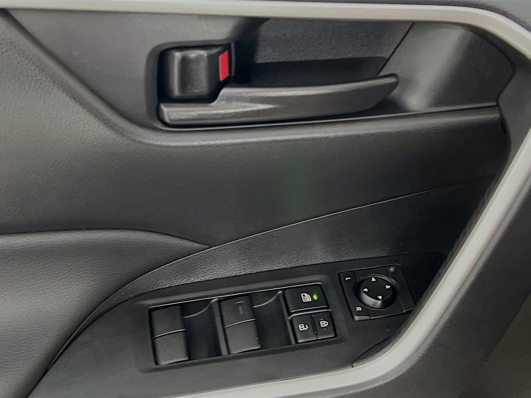 Used 2025 Toyota RAV4 LE image 17