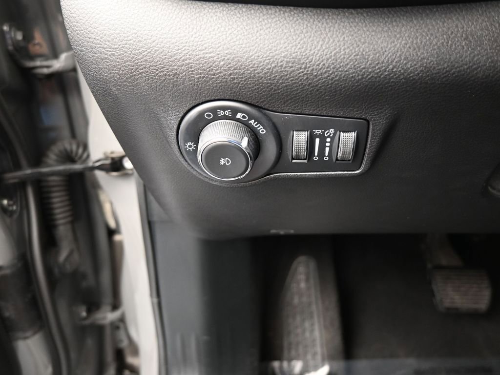 Used 2022 Jeep Compass Limited image 31