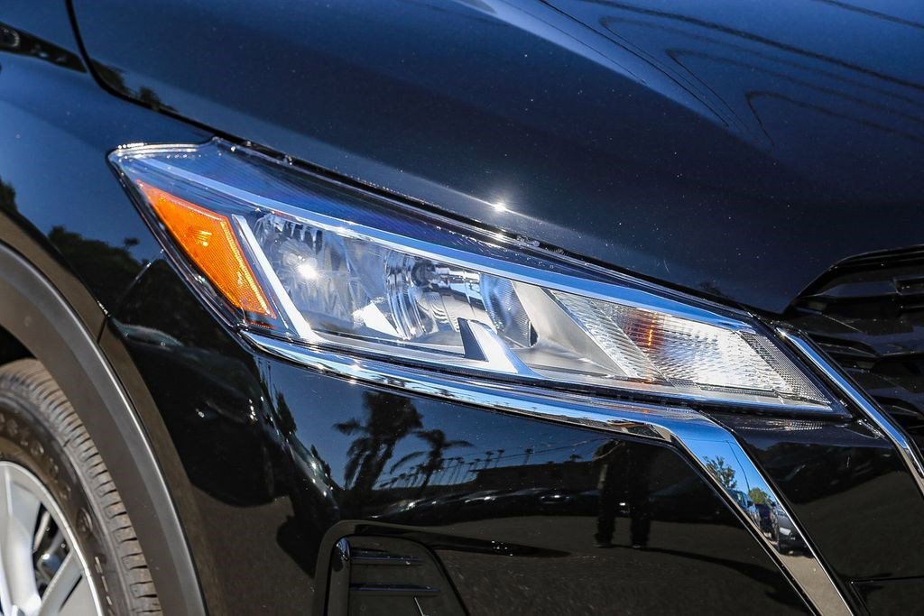 New 2025 Nissan Kicks Play S w/ Interior Electronics Package FWD image 4