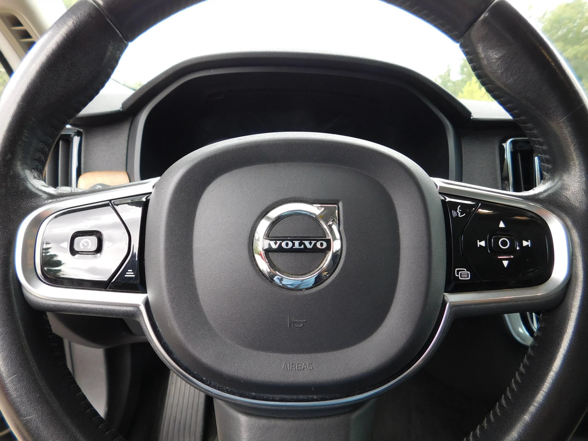 Used 2022 Volvo S90 B6 Momentum AWD/4WD image 25