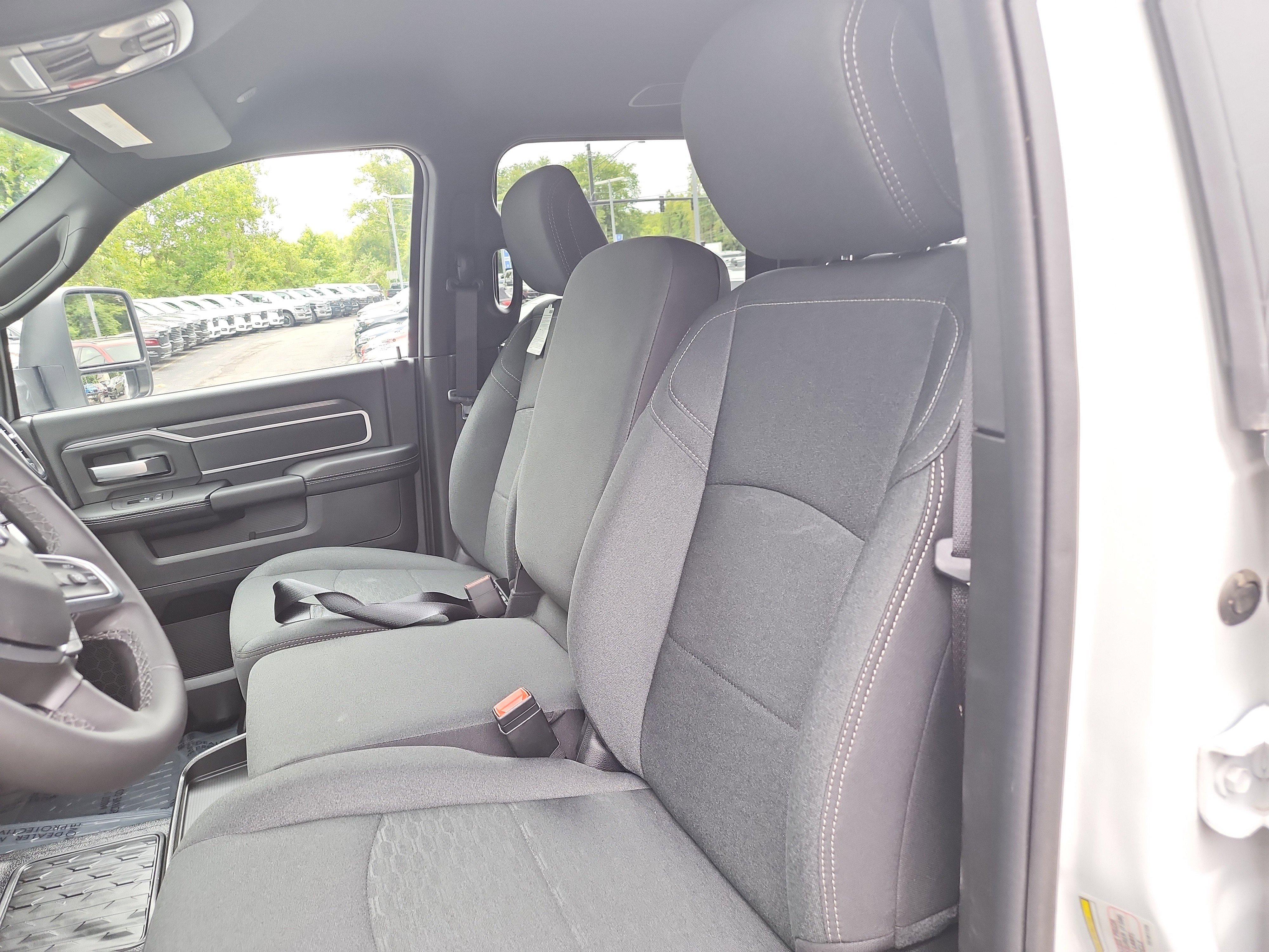 New 2026 RAM 5500 4x4 Crew Cab image 4