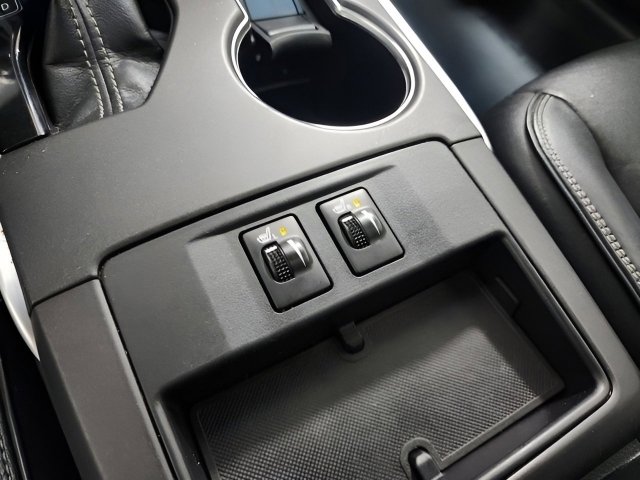 Used 2016 Toyota Camry XLE w/ Advanced Technology Package image 31