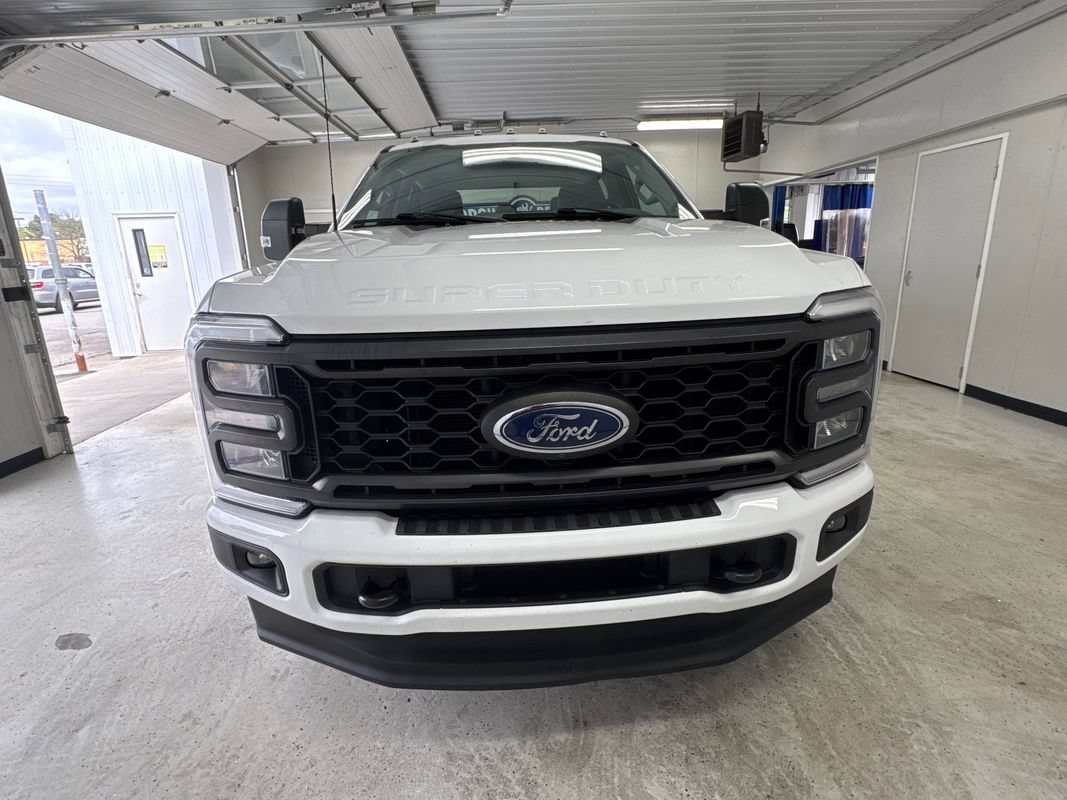 Used 2023 Ford F250 XL w/ STX Appearance Package AWD/4WD image 9