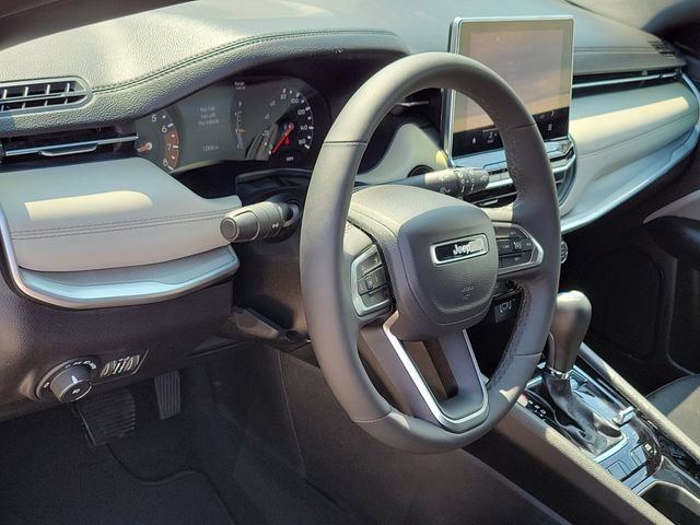 Used 2025 Jeep Compass Limited AWD/4WD image 7