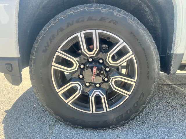 Used 2023 GMC Sierra 3500 AT4 w/ AT4 Premium Plus Package AWD/4WD image 9